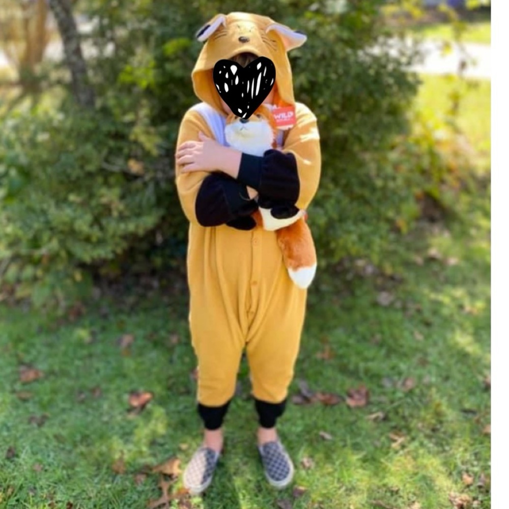 Newcosplay brown fox costume pajamas size 8-10 with pockets and back zipper.